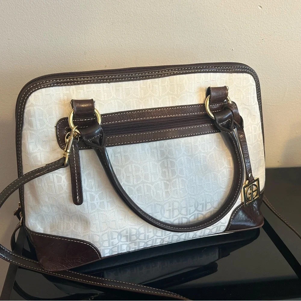 Giani Bernini Cream and Brown Shoulder Bag - Picture 2 of 7